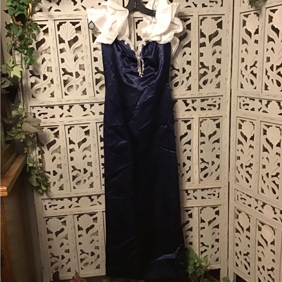 VINTAGE VERY PRETTY MIDNIGHT BLUE WITH WHITE POOFY SHOULDERS PROM DRESS GOWN - Picture 5 of 7